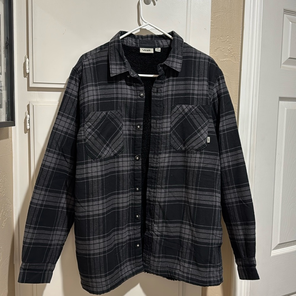 Men’s, size medium, vans flannel, long sleeves with pockets and fleece inside.